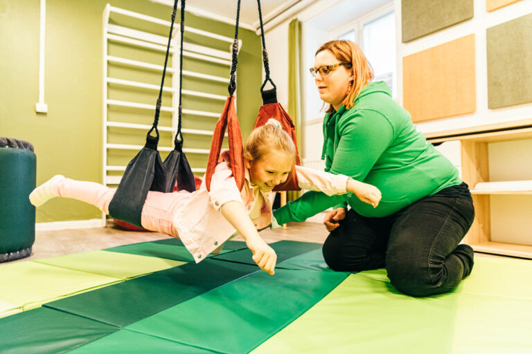 Mitä toimintaterapeutti tekee lapsen kanssa?